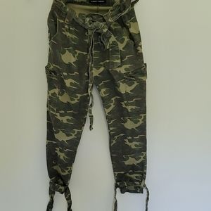 Camo slouchy cropped pants